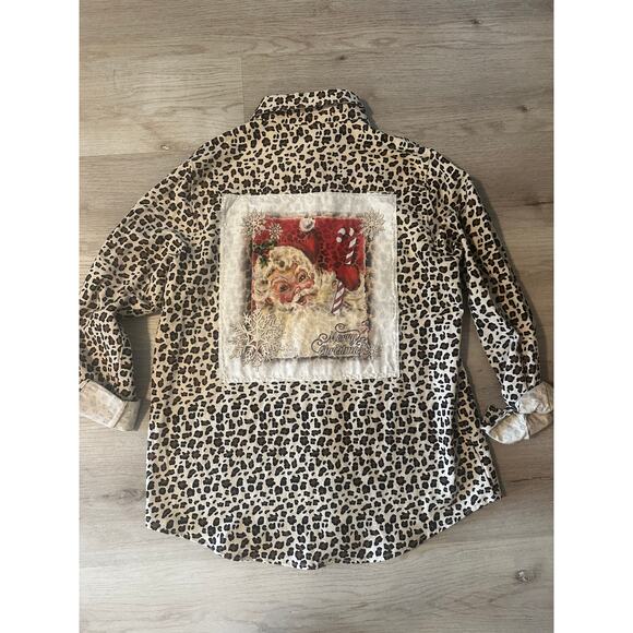 Leopard print button up Santa shirt size Medium - Picture 1 of 6